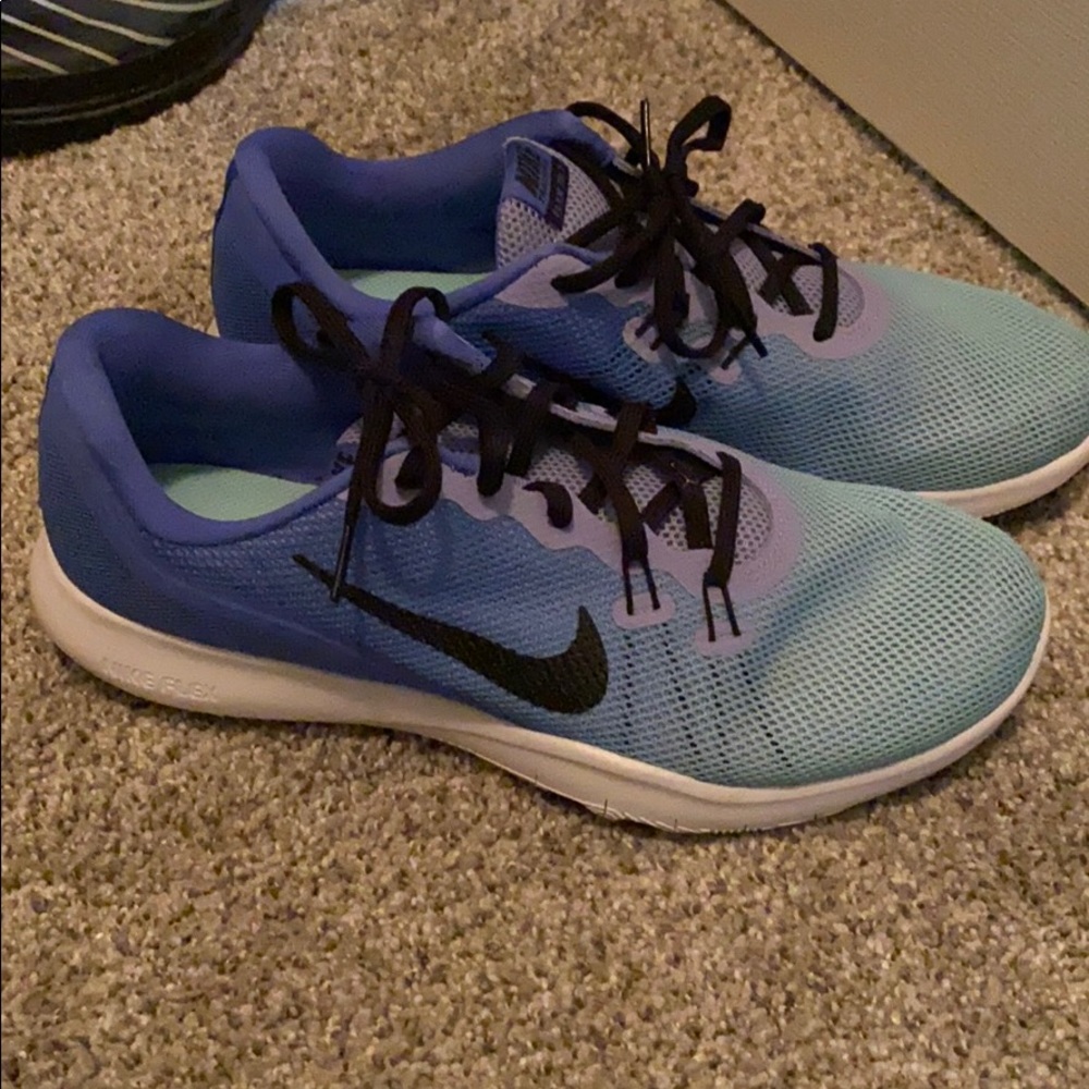 Nike flex tennis shoes